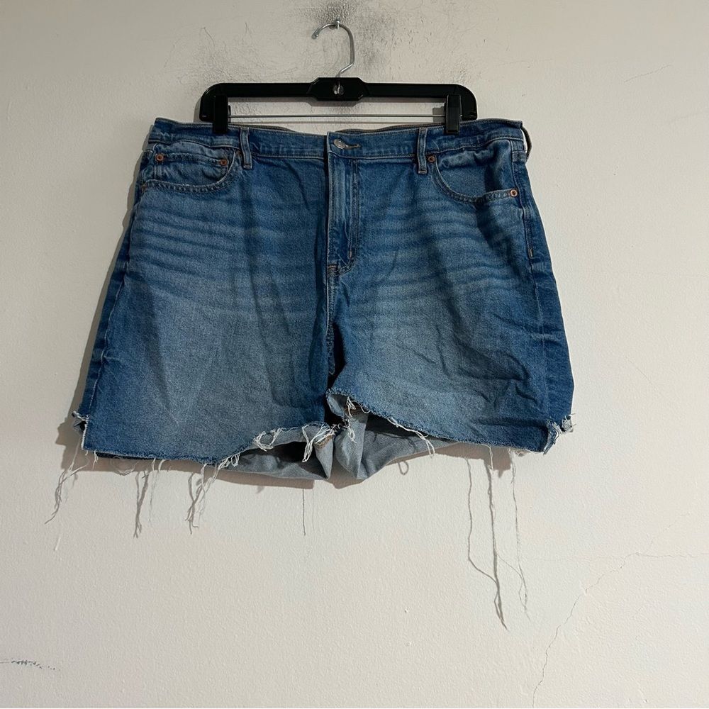American Eagle Relaxed Denim Jean Shorts Medium Wash Size 16 Casual Summer